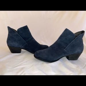 Blue leather MeToo Ankle boot